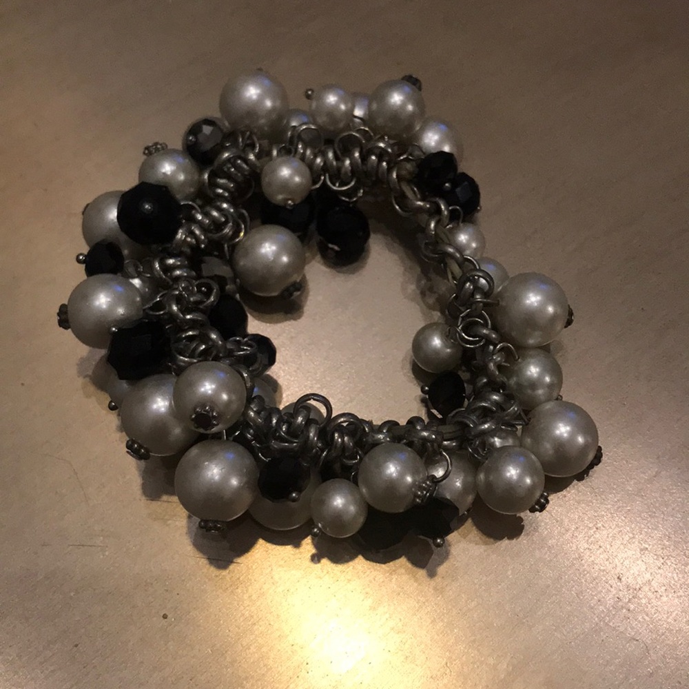 Elastic beaded bracelet